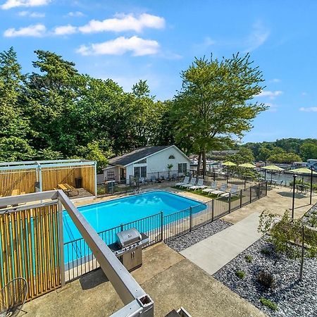Holiday Hill Resort Saugatuck Bagian luar foto