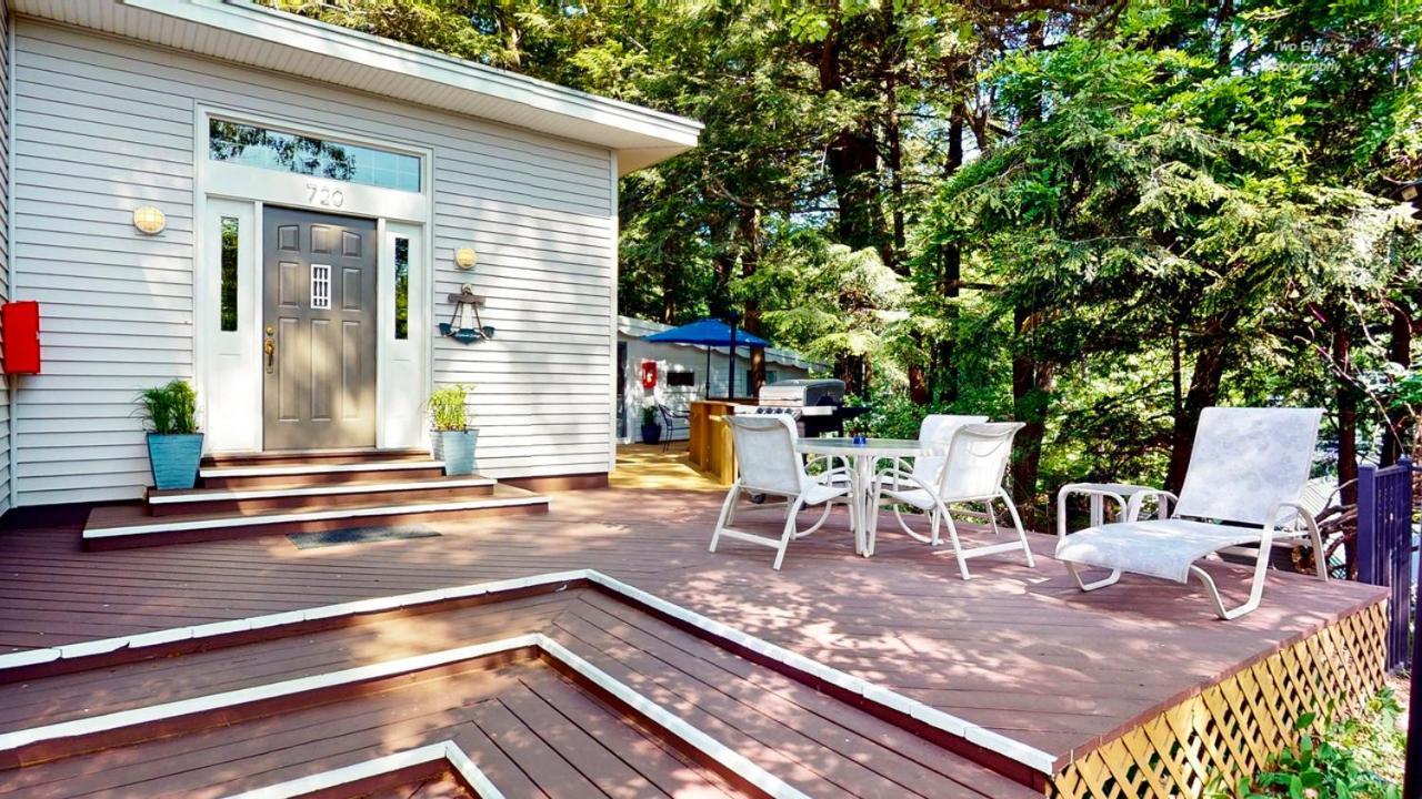 Holiday Hill Resort Saugatuck Bagian luar foto