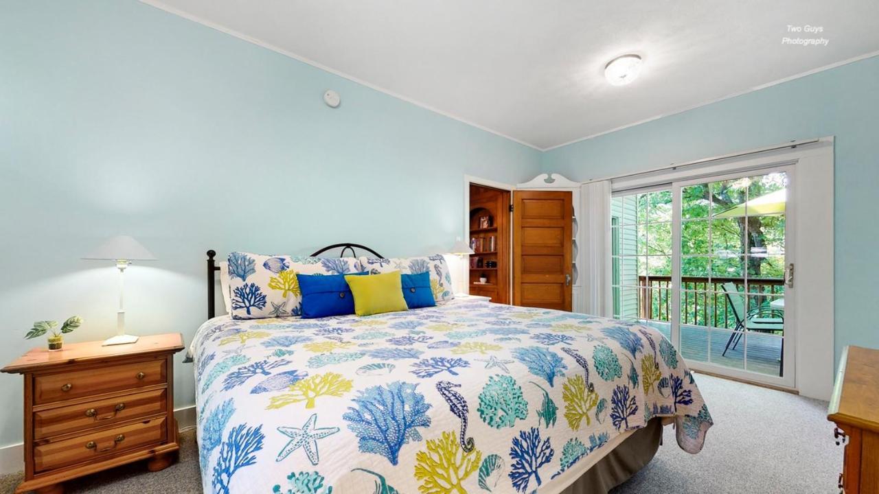 Holiday Hill Resort Saugatuck Bagian luar foto
