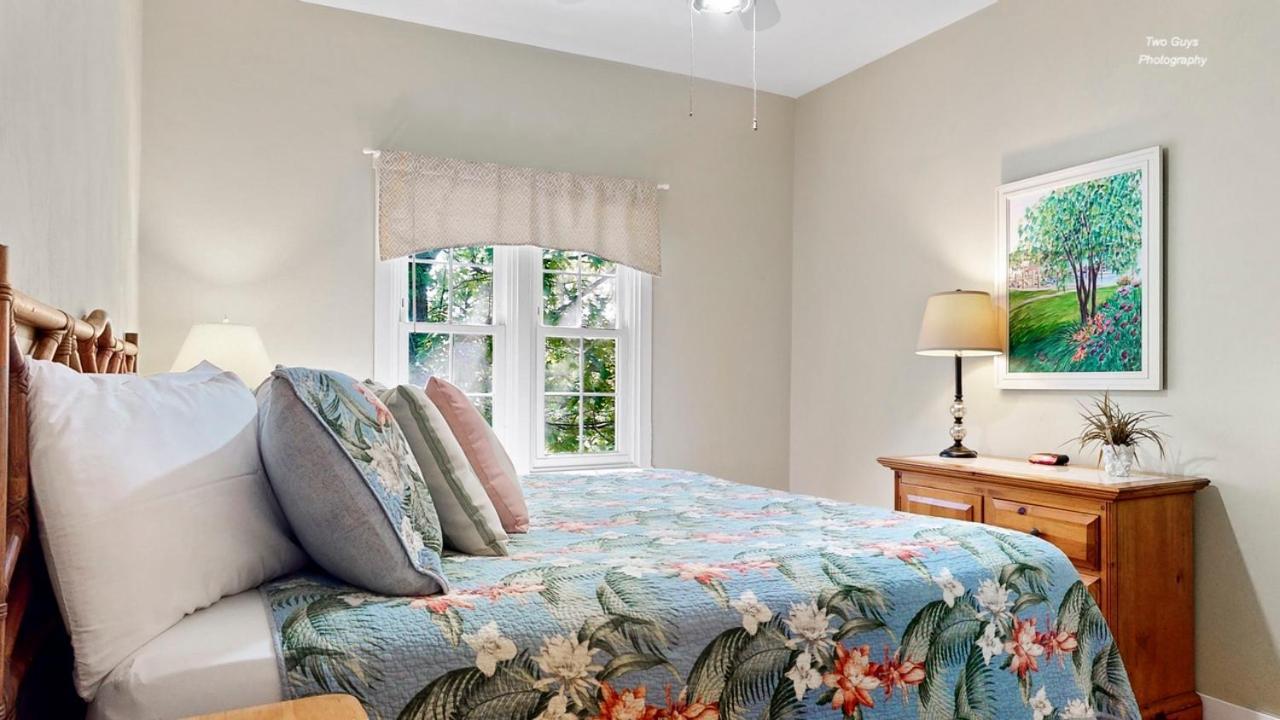 Holiday Hill Resort Saugatuck Bagian luar foto