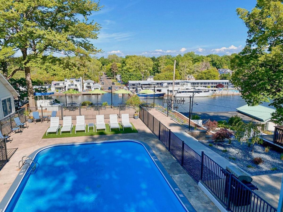Holiday Hill Resort Saugatuck Bagian luar foto