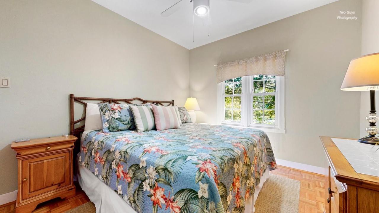 Holiday Hill Resort Saugatuck Bagian luar foto