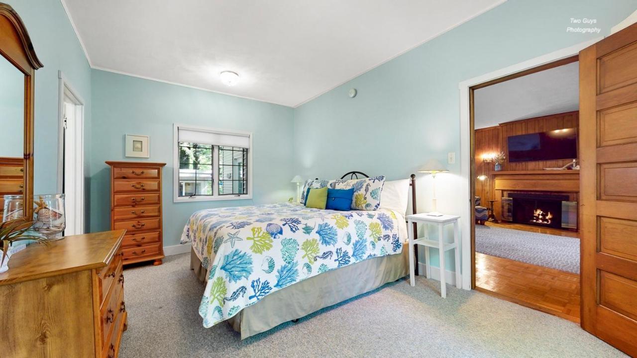 Holiday Hill Resort Saugatuck Bagian luar foto