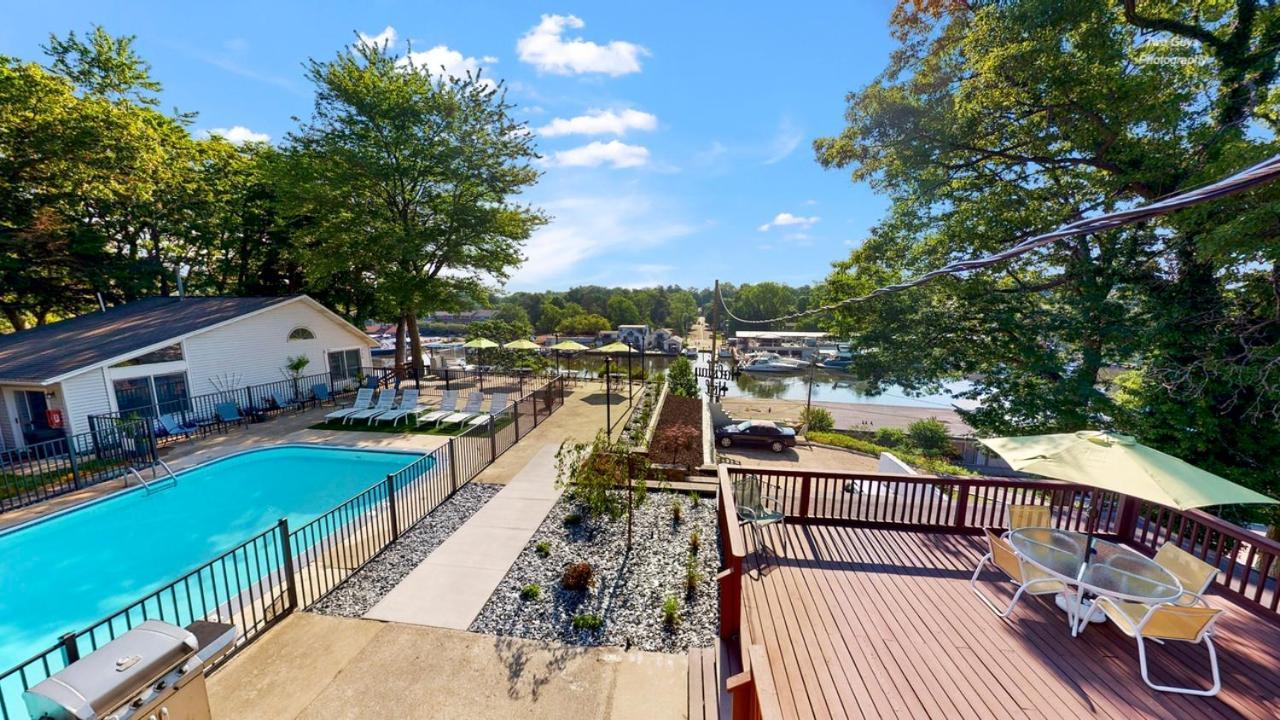 Holiday Hill Resort Saugatuck Bagian luar foto