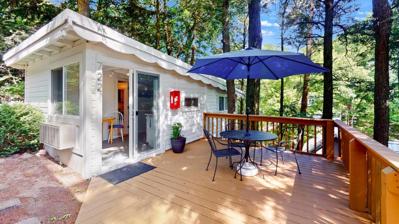 Holiday Hill Resort Saugatuck Bagian luar foto