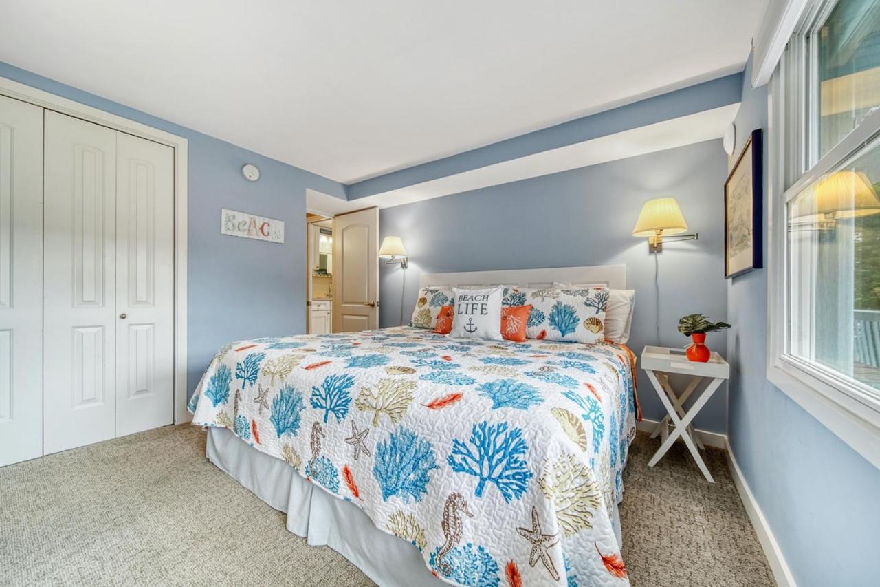 Holiday Hill Resort Saugatuck Bagian luar foto