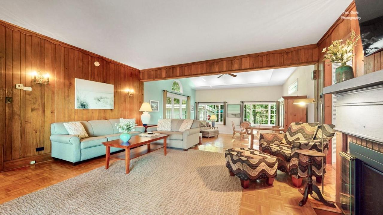 Holiday Hill Resort Saugatuck Bagian luar foto