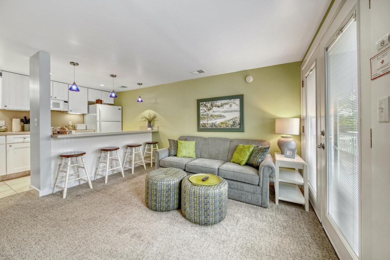 Holiday Hill Resort Saugatuck Bagian luar foto