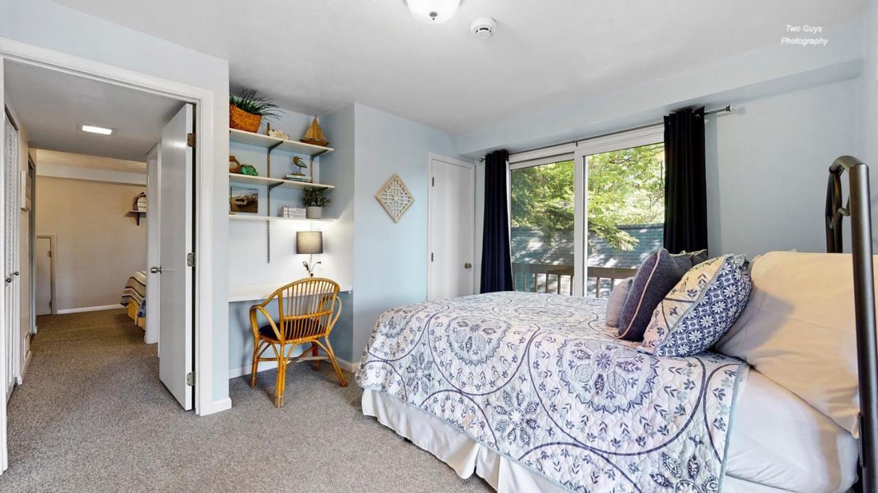 Holiday Hill Resort Saugatuck Bagian luar foto