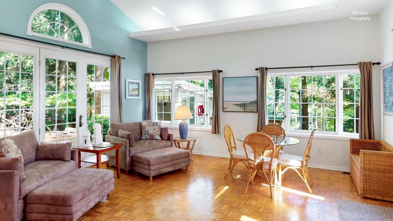 Holiday Hill Resort Saugatuck Bagian luar foto