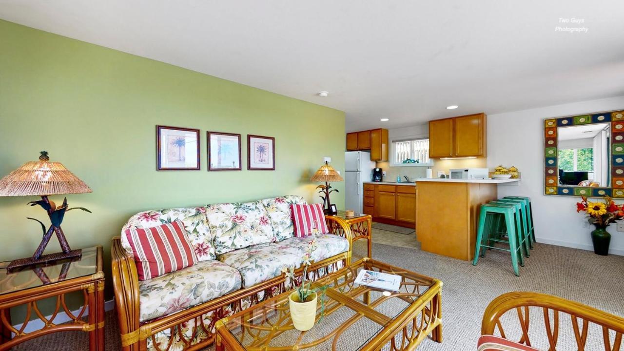 Holiday Hill Resort Saugatuck Bagian luar foto