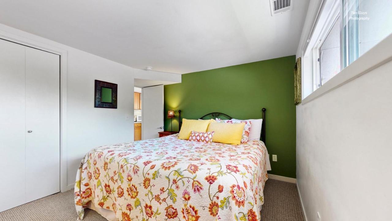 Holiday Hill Resort Saugatuck Bagian luar foto