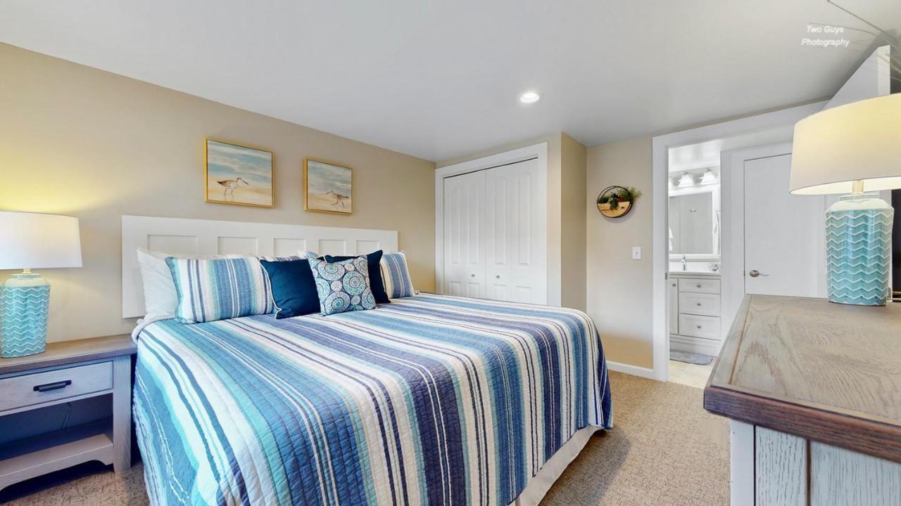 Holiday Hill Resort Saugatuck Bagian luar foto
