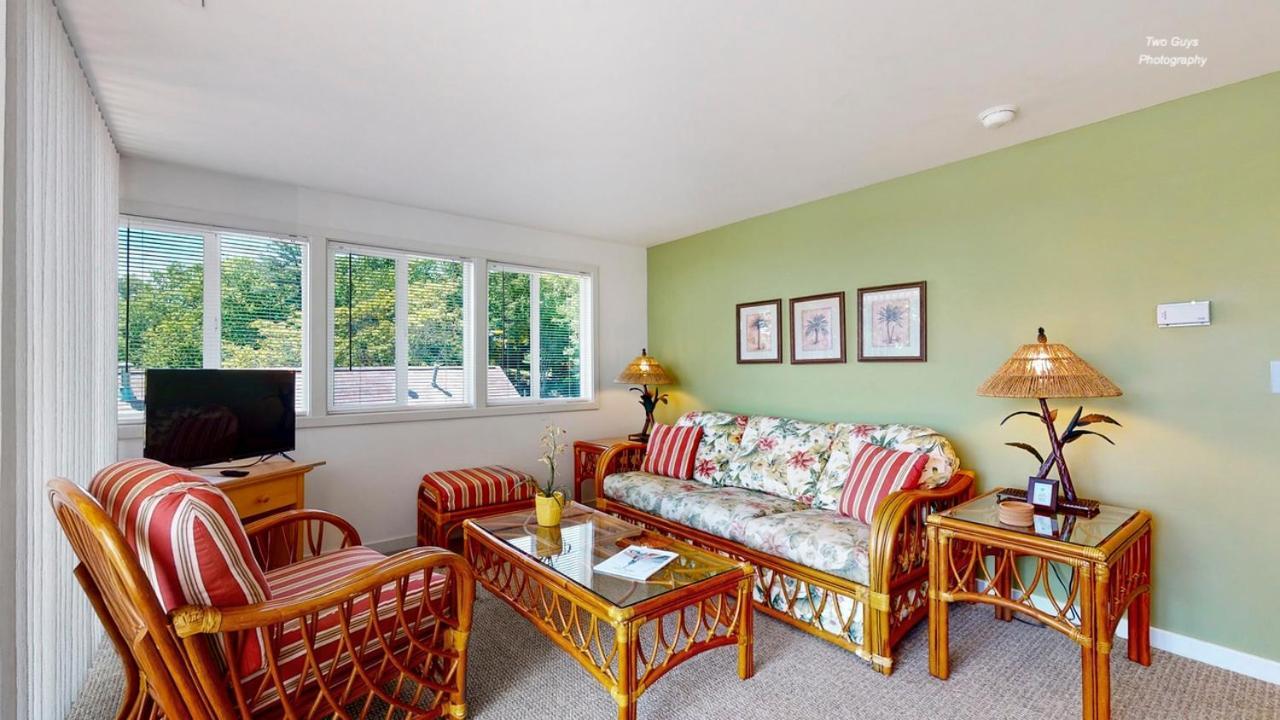 Holiday Hill Resort Saugatuck Bagian luar foto