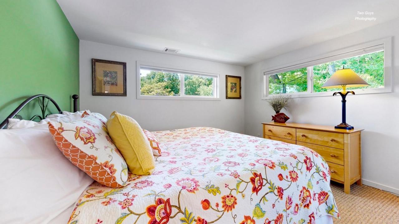 Holiday Hill Resort Saugatuck Bagian luar foto