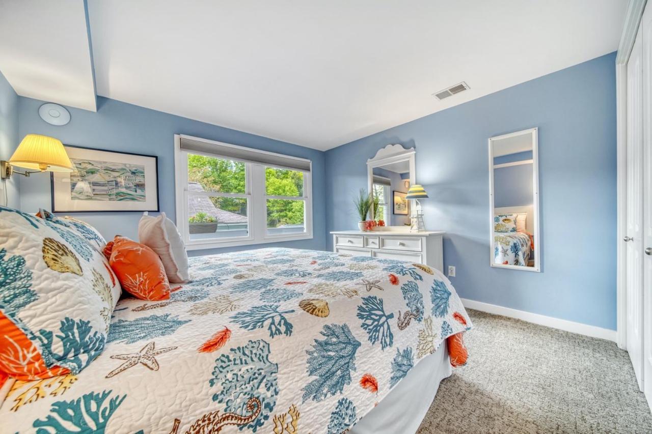Holiday Hill Resort Saugatuck Bagian luar foto