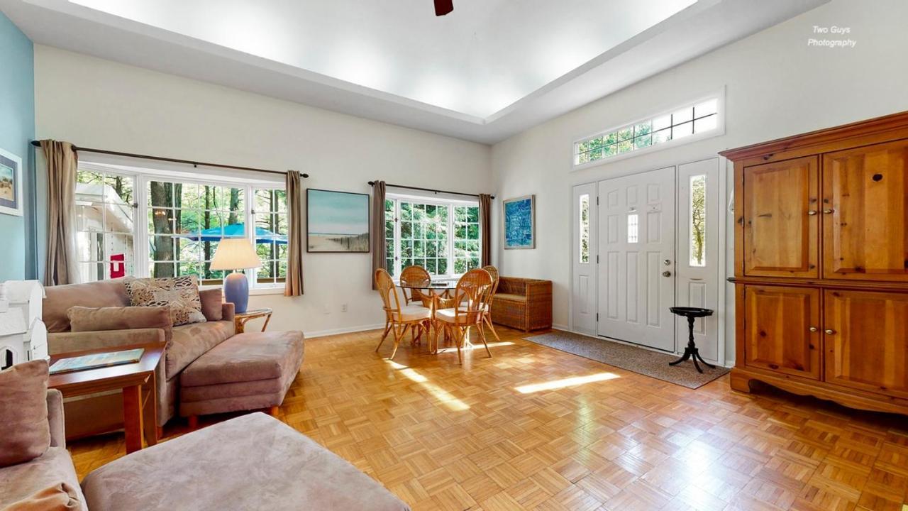 Holiday Hill Resort Saugatuck Bagian luar foto